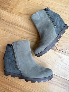 Sorel Joan of Arctic Wedge Heel Leather Suede Ankle Boots Chelsea Size 9.5